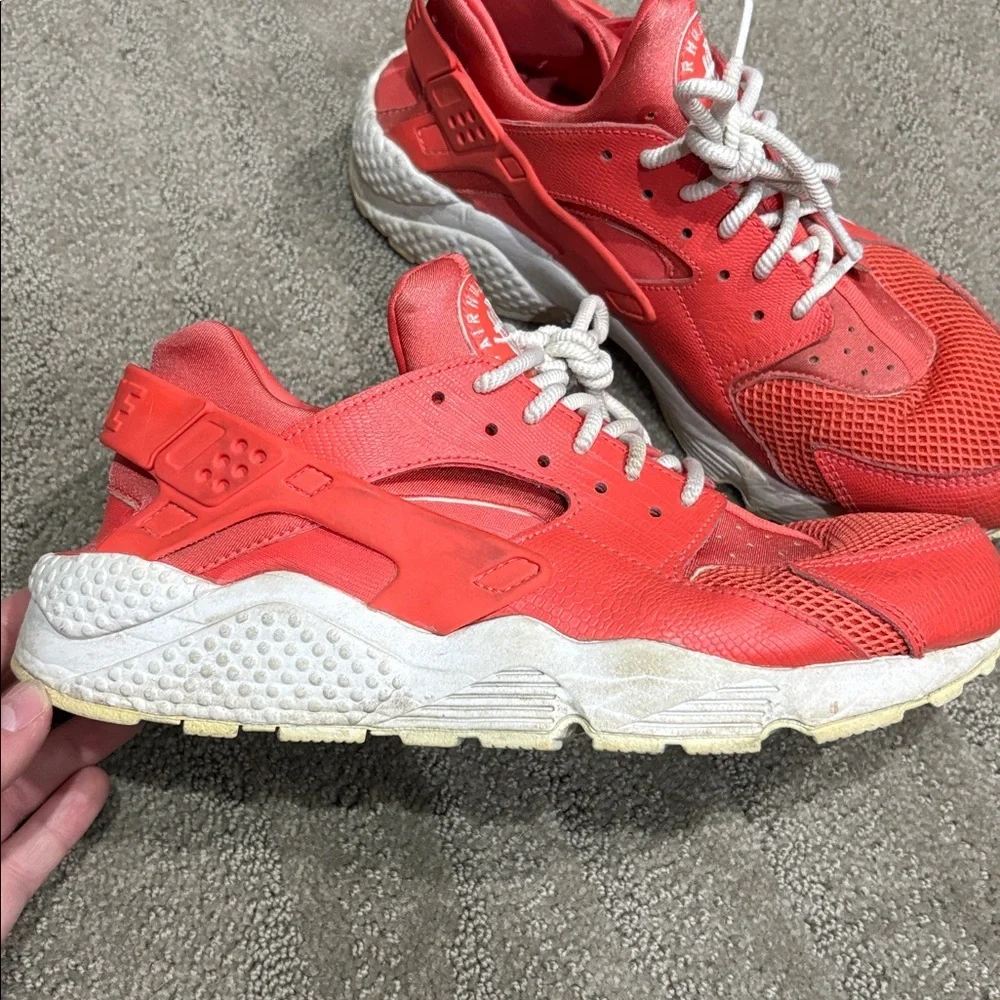 Salmon Nike huarache shoes size 10 - Picture 3 of 4